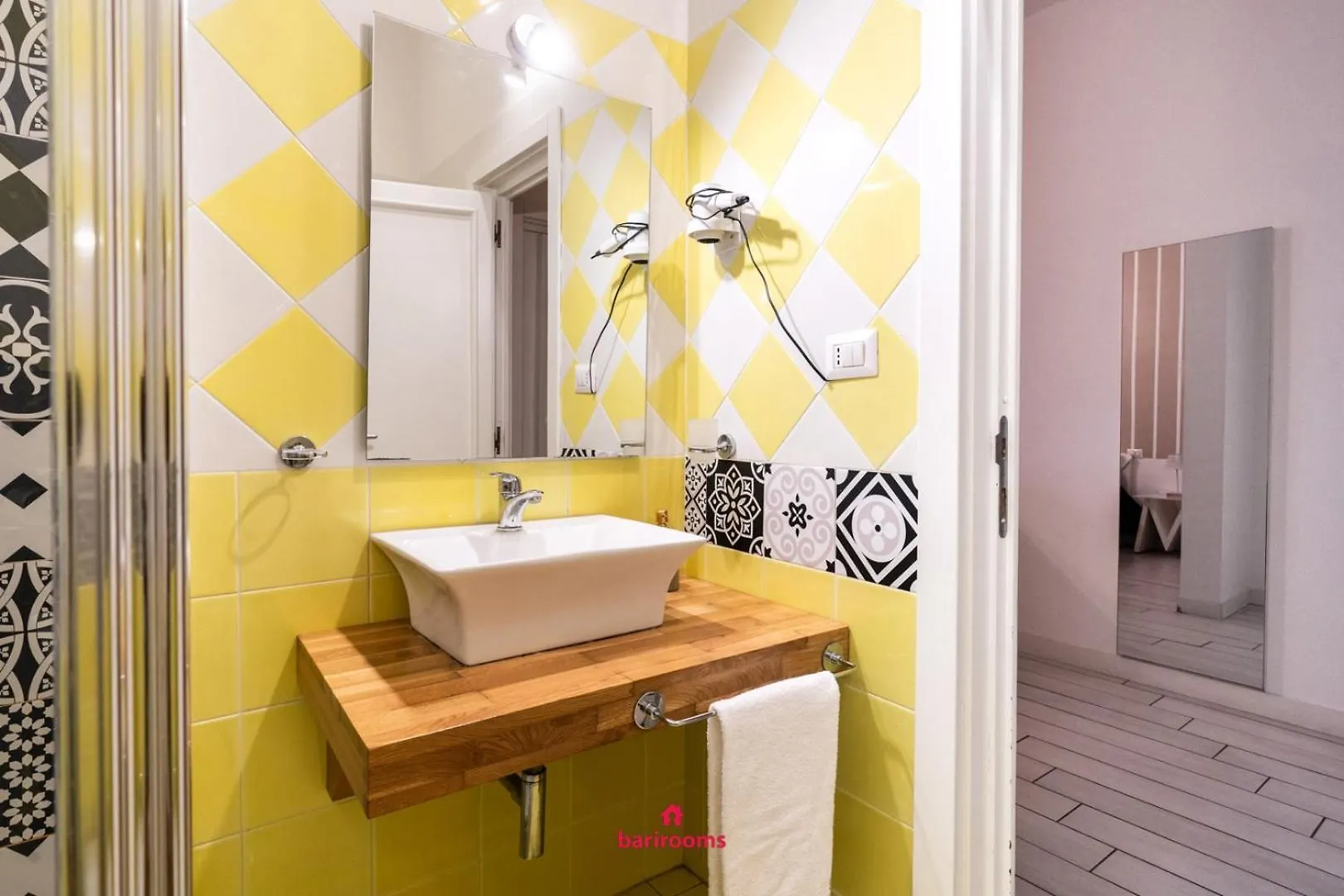 Bari Rooms Suite Station 0*,  Italien