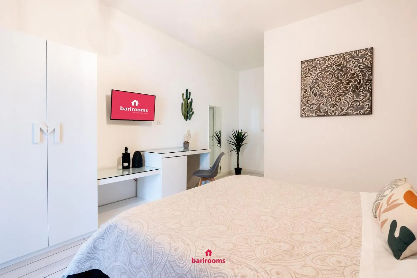 Bari Rooms Suite Station